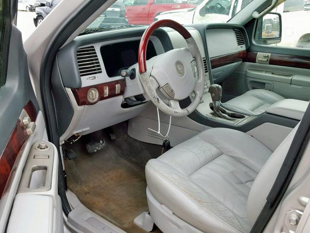 5LMEU68H14ZJ40379 - 2004 LINCOLN AVIATOR 银色 照片 9