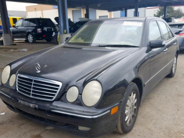 WDBJF65J0YB054369 - 2000 MERCEDES-BENZ E 320 BLACK photo 2