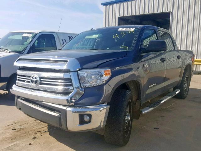 5TFEW5F17GX195145 - 2016 TOYOTA TUNDRA CRE GRAY photo 2