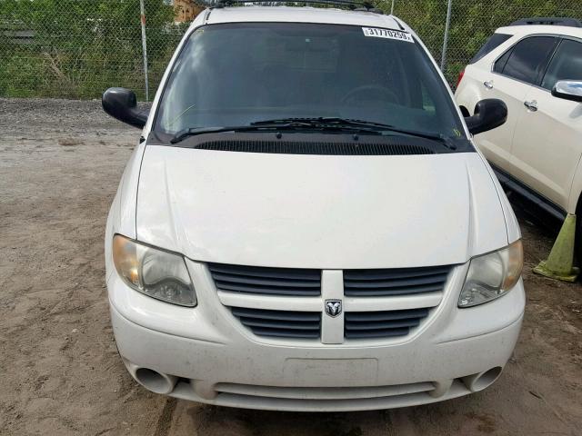 1D4GP45R15B101071 - 2005 DODGE CARAVAN SX WHITE photo 9