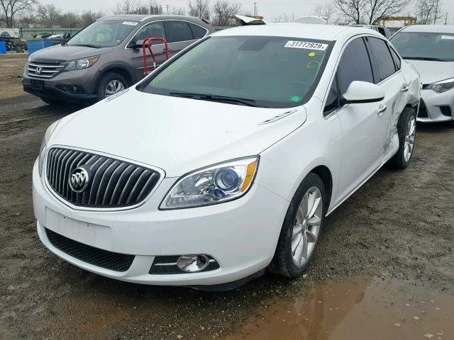 1G4PP5SK7D4242445 - 2013 BUICK VERANO WHITE photo 2