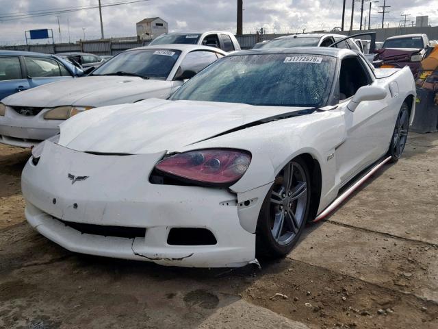 1G1YY26W085105843 - 2008 CHEVROLET CORVETTE WHITE photo 2