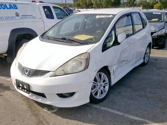 JHMGE8H58BC006157 - 2011 HONDA FIT SPORT WHITE photo 2