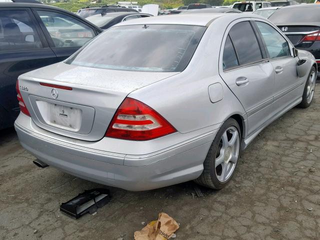 WDBRF64J65F681280 - 2005 MERCEDES-BENZ C 320 GRAY photo 4