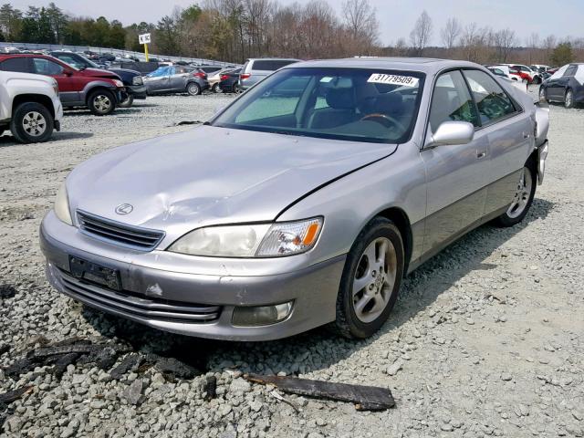 JT8BF28G510324470 - 2001 LEXUS ES 300 SILVER photo 2