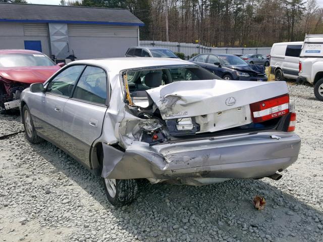 JT8BF28G510324470 - 2001 LEXUS ES 300 SILVER photo 3