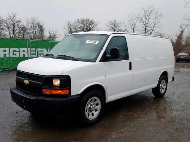 1GCSGAFX5E1157829 - 2014 CHEVROLET EXPRESS G1 WHITE photo 2