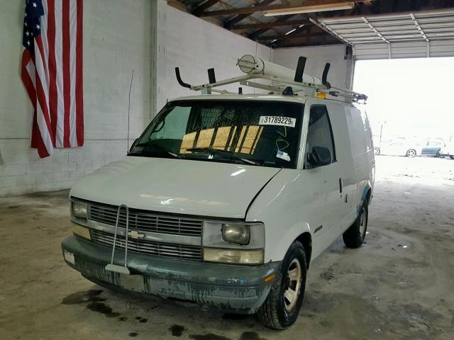 1GCDM19W81B141830 - 2001 CHEVROLET ASTRO WHITE photo 2