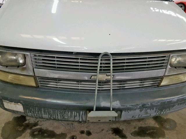 1GCDM19W81B141830 - 2001 CHEVROLET ASTRO WHITE photo 9