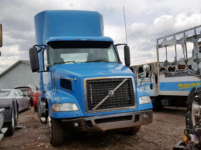 4V4MC9GG06N415691 - 2006 VOLVO VN VNM BLUE photo 1