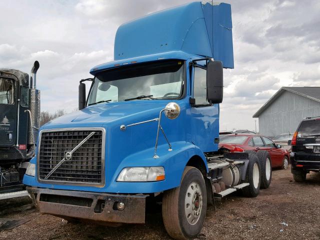 4V4MC9GG06N415691 - 2006 VOLVO VN VNM BLUE photo 2