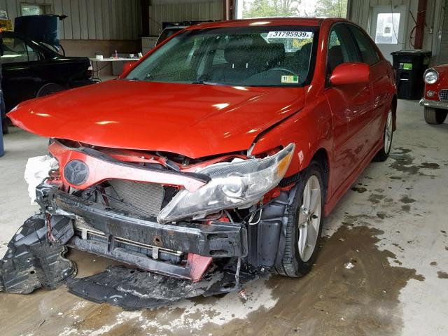 4T1BF3EK6BU675846 - 2011 TOYOTA CAMRY BASE RED photo 2