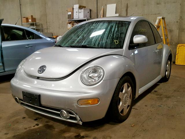3VWDD21C8YM499548 - 2000 VOLKSWAGEN NEW BEETLE ვერცხლისფერი ფოტო 2