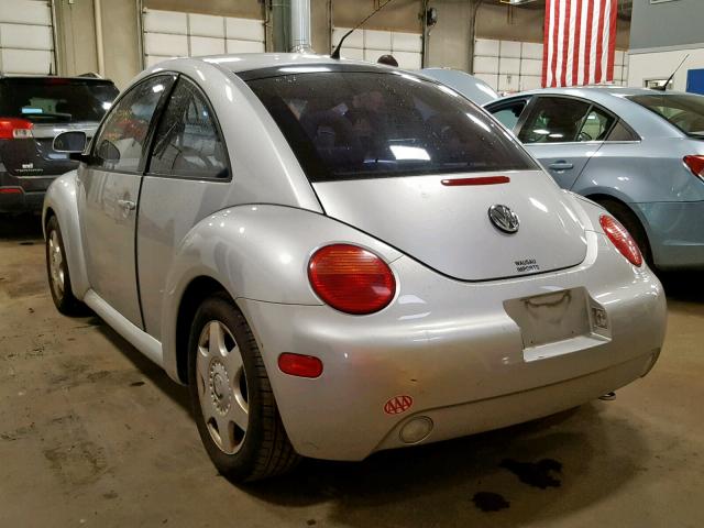 3VWDD21C8YM499548 - 2000 VOLKSWAGEN NEW BEETLE ვერცხლისფერი ფოტო 3