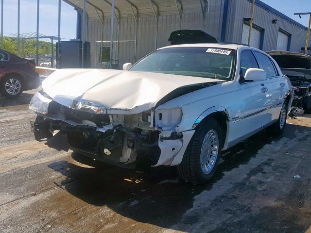 1LNHM83W9XY658526 - 1999 LINCOLN TOWN CAR C WHITE photo 2