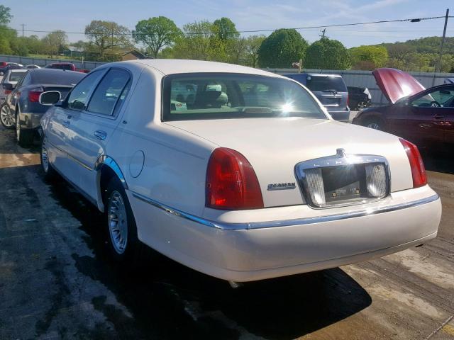 1LNHM83W9XY658526 - 1999 LINCOLN TOWN CAR C WHITE photo 3