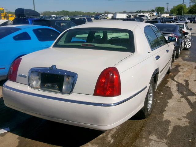 1LNHM83W9XY658526 - 1999 LINCOLN TOWN CAR C WHITE photo 4