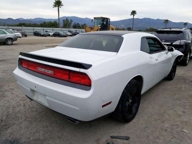 2C3CDYAG0EH313102 - 2014 DODGE CHALLENGER SXT  photo 4