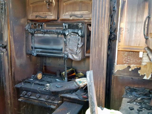 4YDF31020C4700779 - 2012 KEYSTONE MONTANA WHITE photo 8