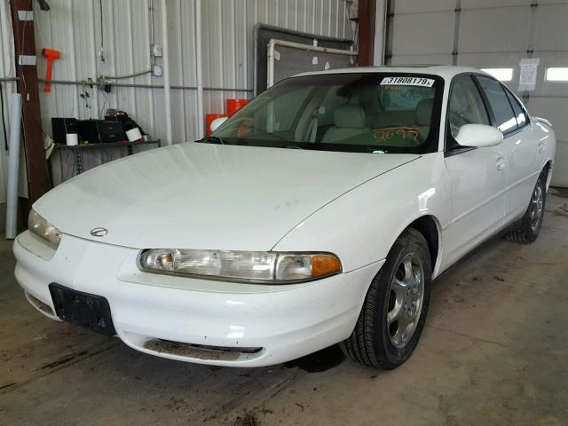 1G3WS52K7WF372697 - 1998 OLDSMOBILE INTRIGUE G WHITE photo 2