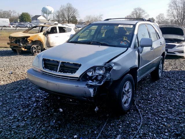 JTJHF10U820259748 - 2002 LEXUS RX 300 GRAY photo 2