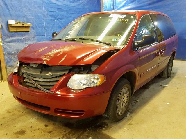 2C4GP44R95R532533 - 2005 CHRYSLER TOWN & COU RED photo 2