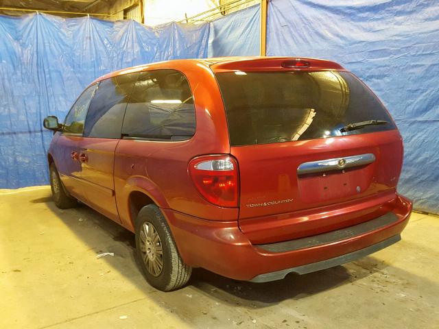 2C4GP44R95R532533 - 2005 CHRYSLER TOWN & COU RED photo 3