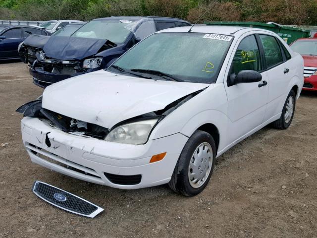 1FAFP34NX6W187806 - 2006 FORD FOCUS ZX4 WHITE photo 2