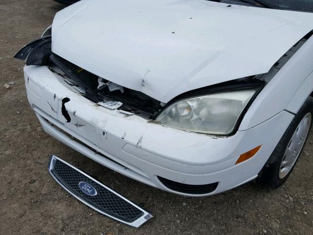 1FAFP34NX6W187806 - 2006 FORD FOCUS ZX4 WHITE photo 9