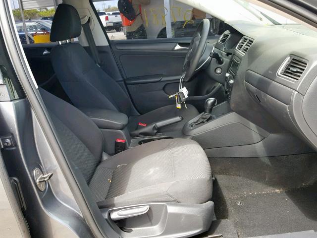 3VW2K7AJ0EM320035 - 2014 VOLKSWAGEN JETTA BASE GRAY photo 5