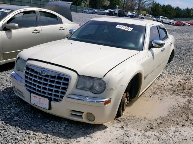 2C3AA63H35H532825 - 2005 CHRYSLER 300C WHITE photo 2