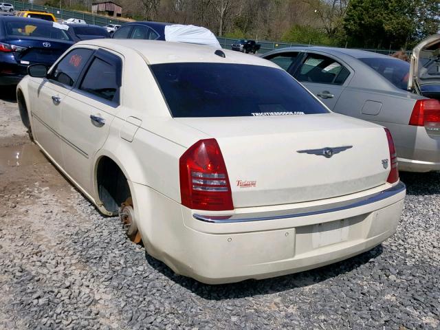 2C3AA63H35H532825 - 2005 CHRYSLER 300C WHITE photo 3