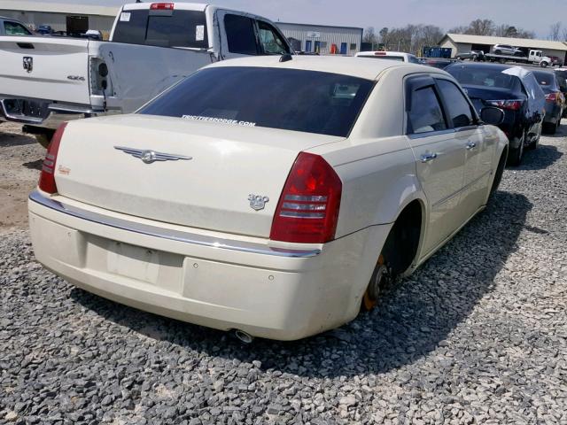 2C3AA63H35H532825 - 2005 CHRYSLER 300C WHITE photo 4