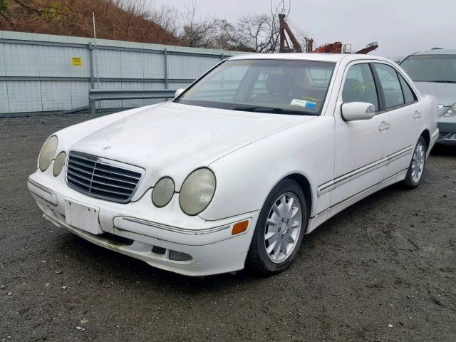 WDBJF65JXYB103383 - 2000 MERCEDES-BENZ E 320 WHITE photo 2