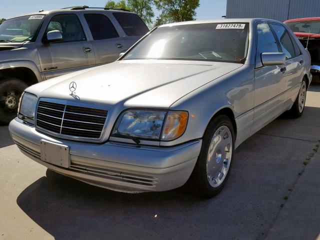 WDBGA33GXXA403718 - 1999 MERCEDES-BENZ S 320 SILVER photo 2