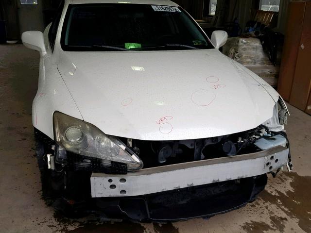 JTHBE262065007541 - 2006 LEXUS IS 350 WHITE photo 9