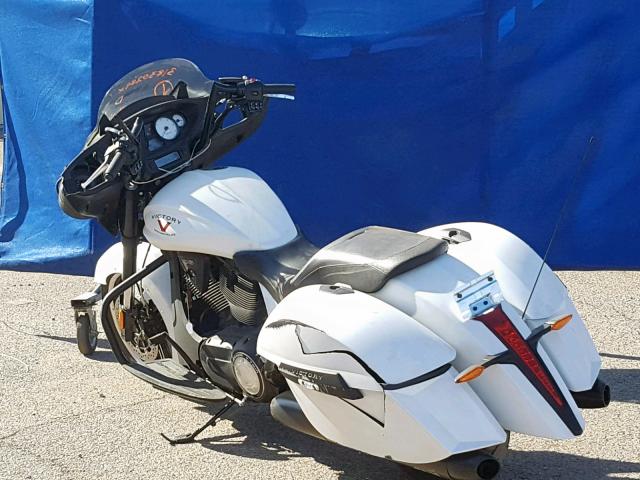 5VPDB36N7G3055569 - 2016 VICTORY MOTORCYCLES CROSS COUN WHITE photo 3