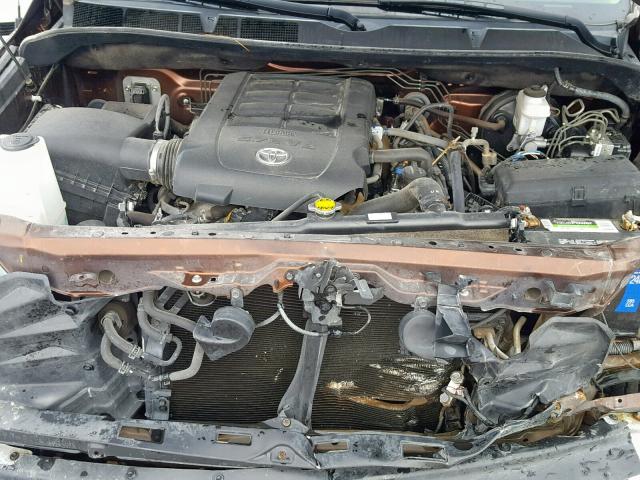 5TFFW5F14HX213204 - 2017 TOYOTA TUNDRA CRE BROWN photo 7