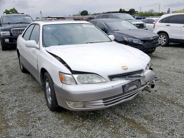 JT8BF22G0V5000277 - 1997 LEXUS ES 300 WHITE photo 1