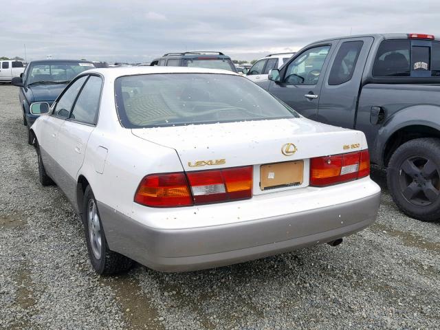 JT8BF22G0V5000277 - 1997 LEXUS ES 300 WHITE photo 3