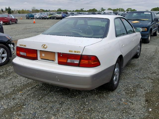 JT8BF22G0V5000277 - 1997 LEXUS ES 300 WHITE photo 4