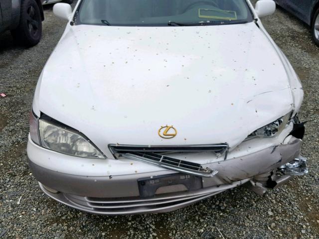 JT8BF22G0V5000277 - 1997 LEXUS ES 300 WHITE photo 7