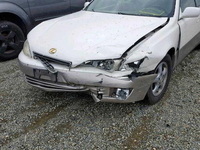 JT8BF22G0V5000277 - 1997 LEXUS ES 300 WHITE photo 9