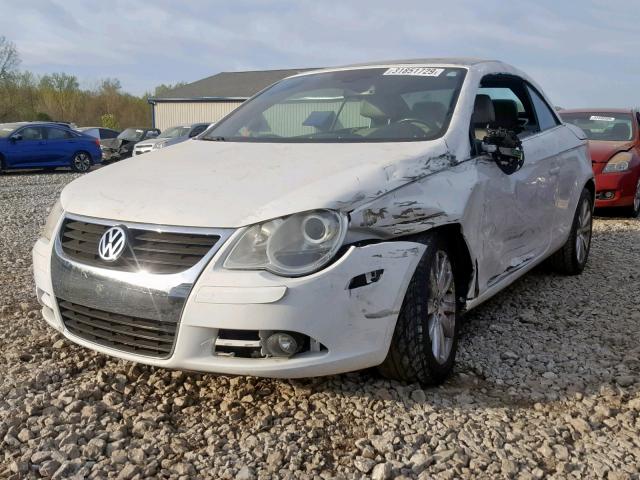 WVWFA71FX7V028114 - 2007 VOLKSWAGEN EOS 2.0T L WHITE photo 2