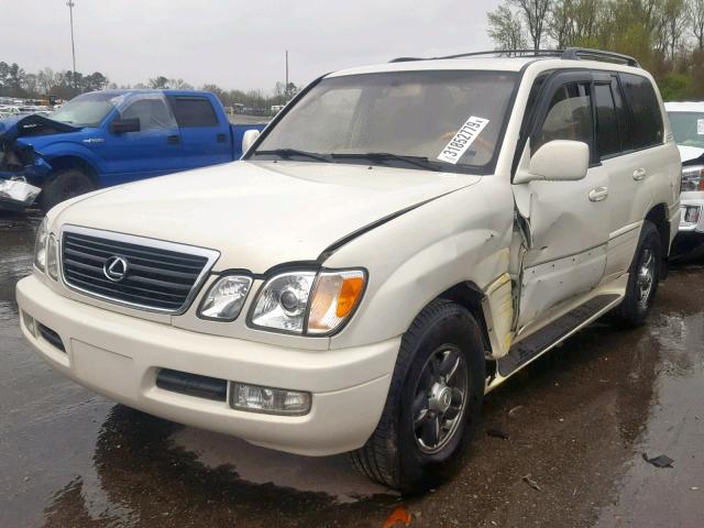 JTJHT00W723517499 - 2002 LEXUS LX 470 WHITE photo 2