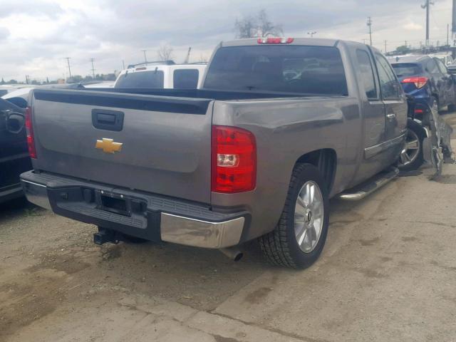 1GCRCSE02DZ339718 - 2013 CHEVROLET SILVERADO GRAY photo 4