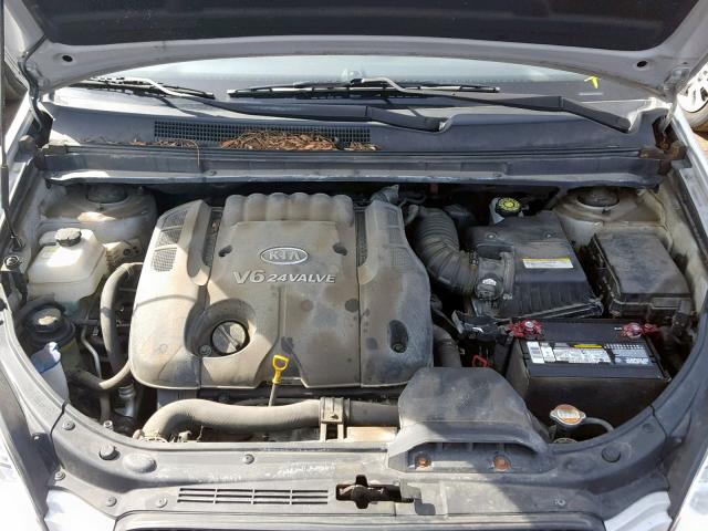 KNAFG526077120478 - 2007 KIA RONDO LX SILVER photo 7