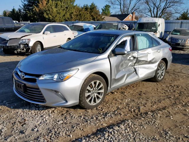 4T4BF1FK1FR487377 - 2015 TOYOTA CAMRY LE SILVER photo 2