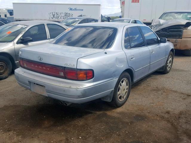 JT2GK13EXR0041389 - 1994 TOYOTA CAMRY XLE BLUE photo 4