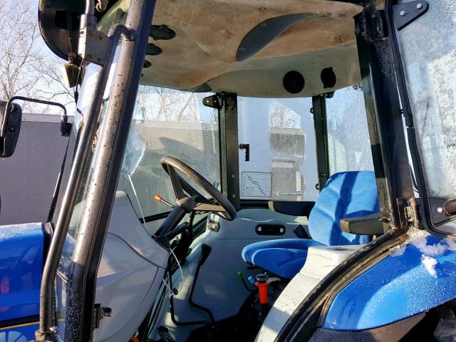 Y9WLE1015 - 2010 NEWH TRACTOR BLUE photo 5